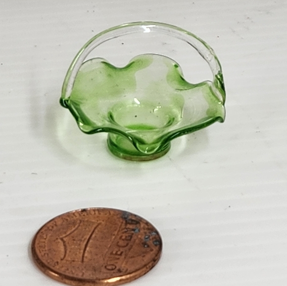 Vintage Miniature Dollhouse Green Glass Basket With Ruffled Edge and Clear Glass - Picture 3 of 16